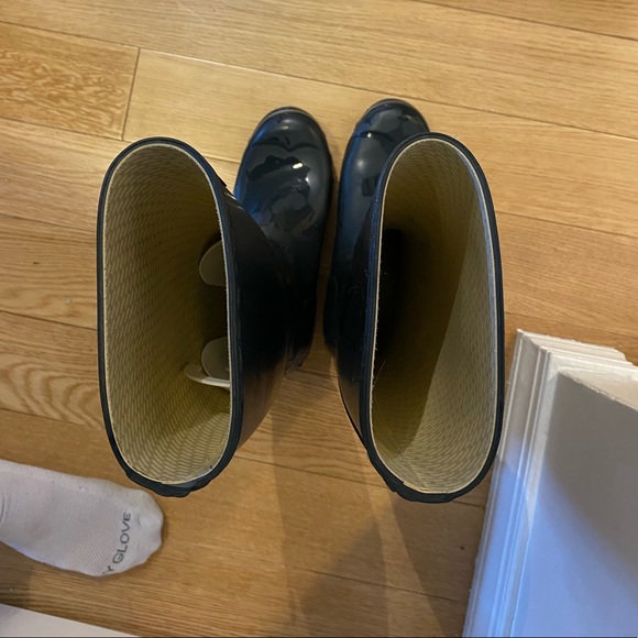 HUNTER Navy Tall Rain Boots with Fleece Socks, Bag - Picture 13 of 15